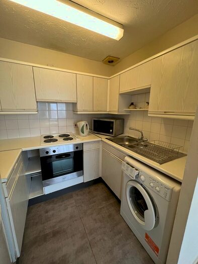 Studio To Rent In Thackrey Lodge Hatton Road, Feltham, TW14