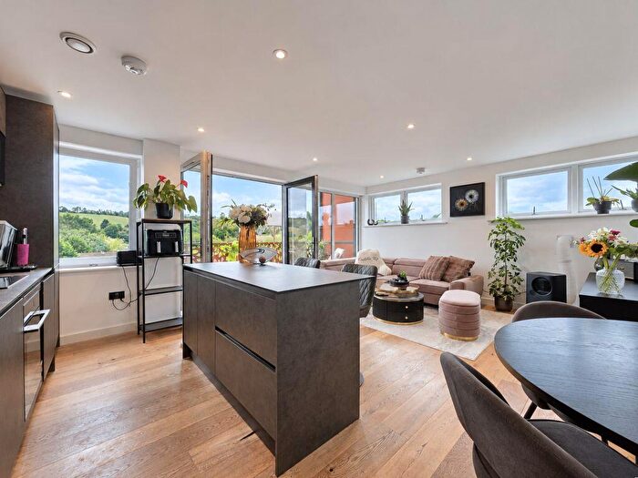 2 Bedroom Flat For Sale In London Road, High Wycombe, HP11