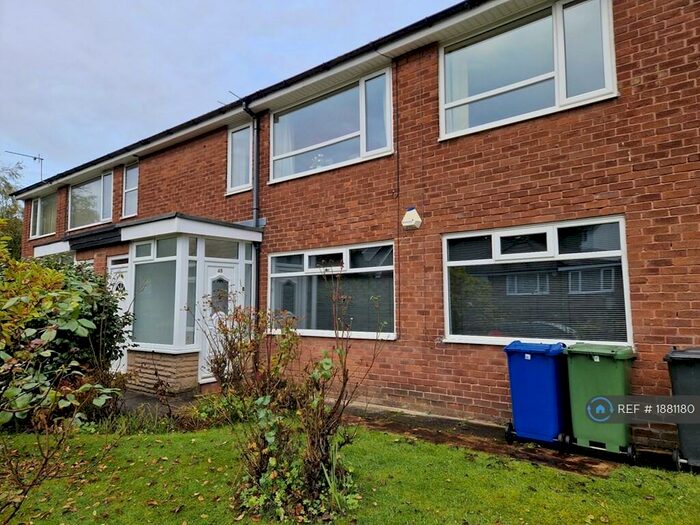 2 Bedroom Flat To Rent In Whitefield, Manchester, M45