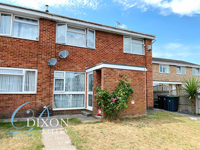 2 Bedroom Flat For Sale In Derwent Close, Ferndown, Dorset, BH22