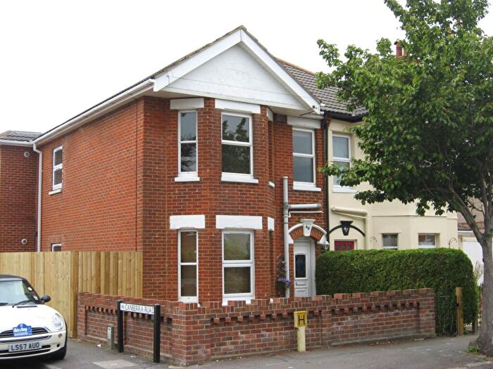 2 Bedroom Flat To Rent In Jumpers Avenue, Christchurch, BH23