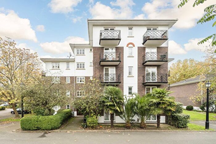 1 Bedroom Flat To Rent In Brompton Park Crescent, Fulham, SW6