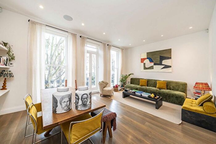 2 Bedroom Flat To Rent In Pembridge Crescent, Notting Hill, W11