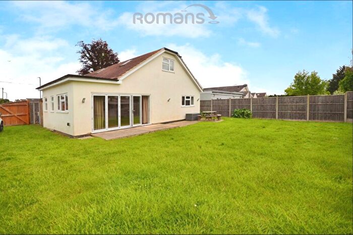 5 Bedroom Bungalow For Sale In Crosthwaite Way, Slough, Berkshire, SL1