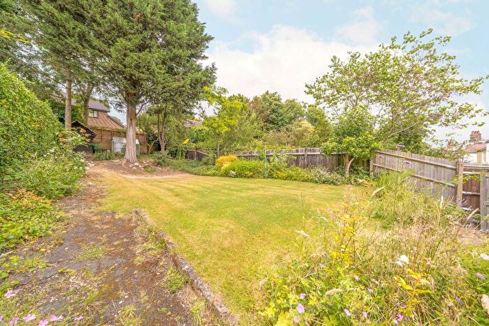 6 Bedroom Semi-Detached House For Sale In Vineyard Hill Road, London, SW19