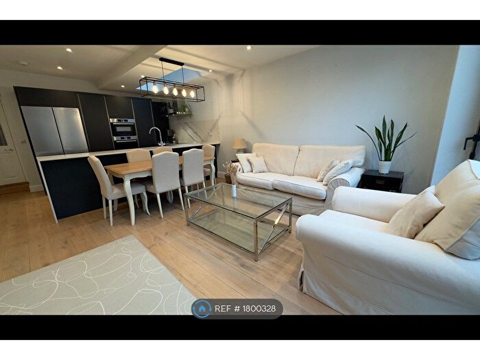 2 Bedroom Flat To Rent In Tournay Road, London, SW6