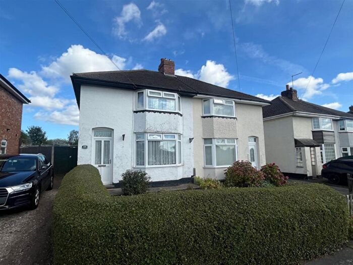 3 Bedroom Semi-Detached House For Sale In Manor Road, Burton-On-Trent, DE15