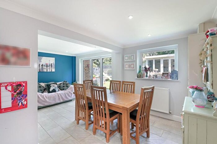 4 Bedroom Detached House For Sale In Walnut Grove, Banstead, SM7