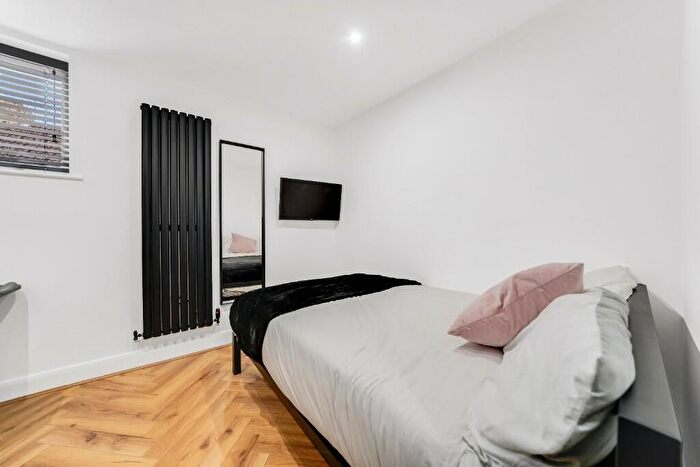 6 Bedroom Semi-detached House To Rent In Gainsborough Road, Liverpool, L15