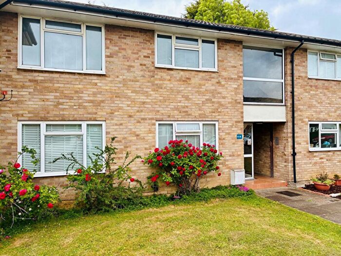 1 Bedroom Flat To Rent In Brookers Close, Ashtead, KT21