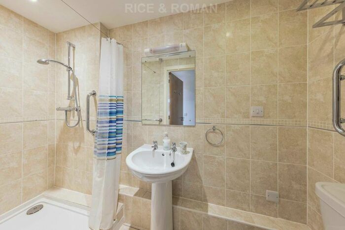 2 Bedroom Flat For Sale In Dial Stone Court, Weybridge, KT13