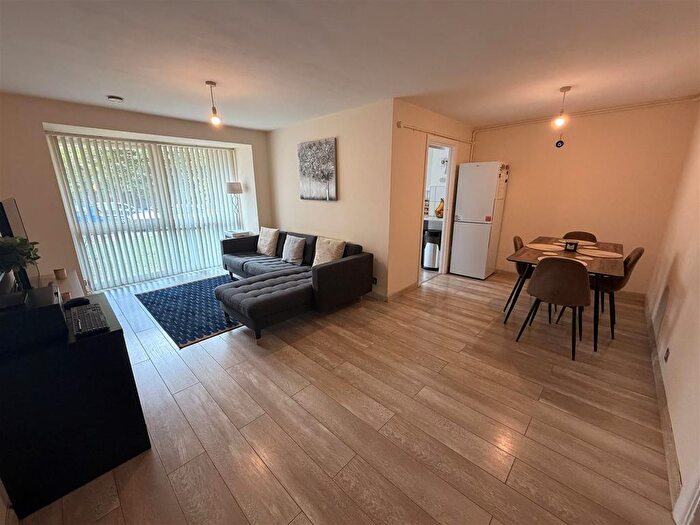 2 Bedroom Flat For Sale In Avenue Road, Southgate, London, N14