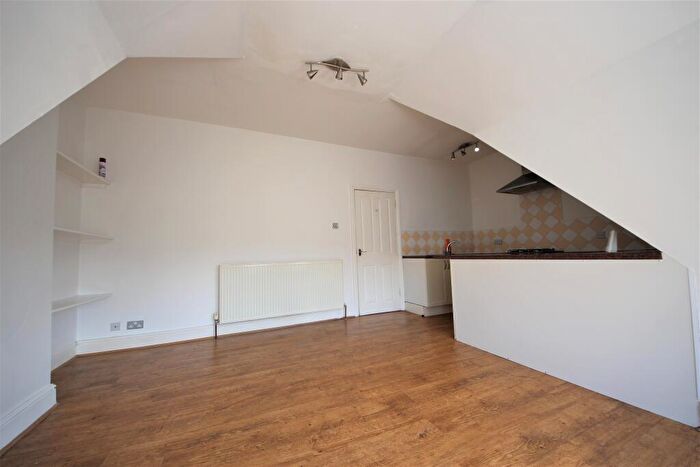 1 Bedroom Flat To Rent In Eldon Place, Bournemouth, BH4