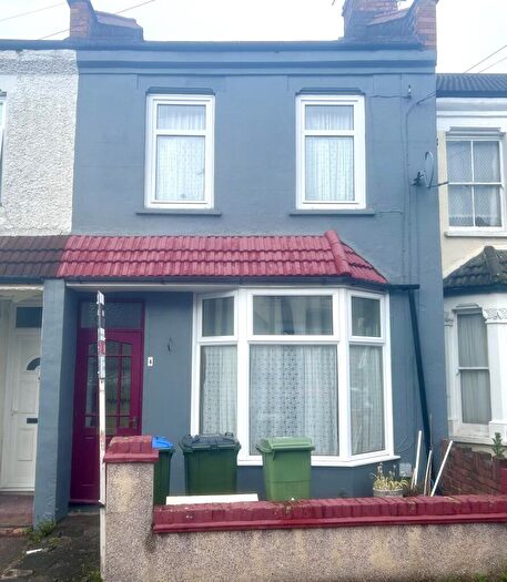 2 Bedroom Terraced House For Sale In Barden Street, Plumstead, Greenwich, SE18