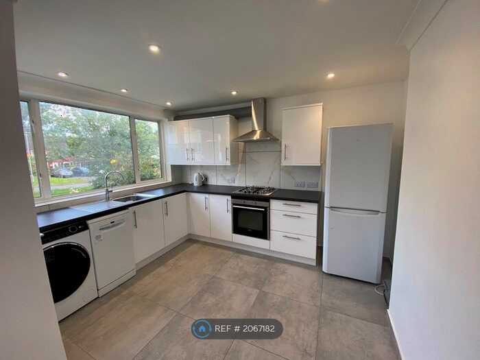 3 Bedroom Semi-Detached House To Rent In Tanhouse Lane, Wokingham, RG41