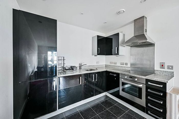 2 Bedroom Flat To Rent In City Peninsula, Greenwich, London, SE10