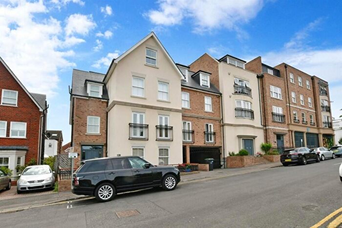 2 Bedroom Flat For Sale In Vere Road, Broadstairs, CT10