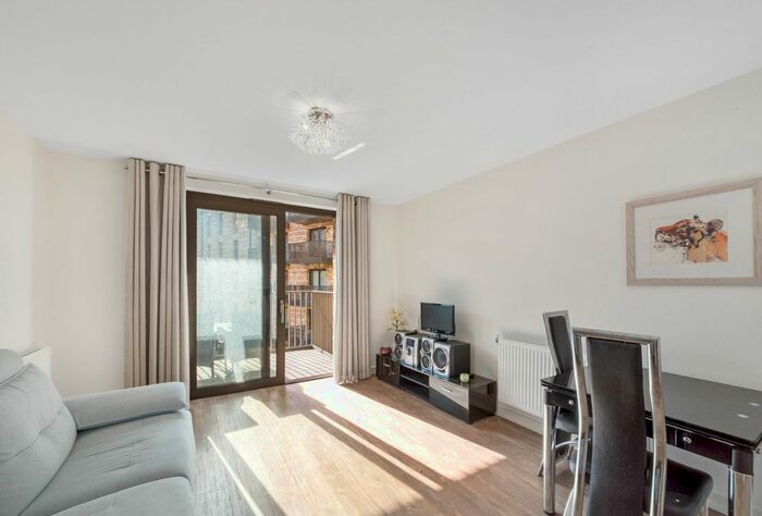 1 Bedroom Flat To Rent In Kingfisher Heights, Waterside Park, Royal Wharf, E16