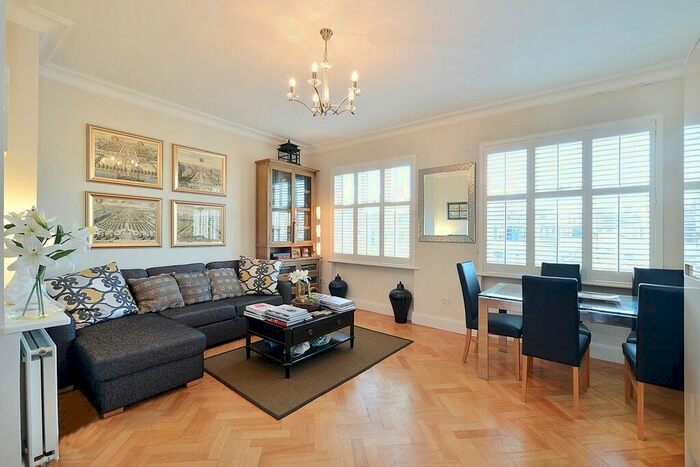 2 Bedroom Flat To Rent In Old Church Street, Chelsea, SW3