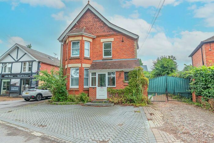 4 Bedroom Detached House To Rent In Sandhurst Road, Crowthorne, RG45