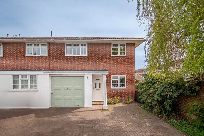 4 Bedroom Semi Detached House For Sale In Brittens Close, Guildford, GU2