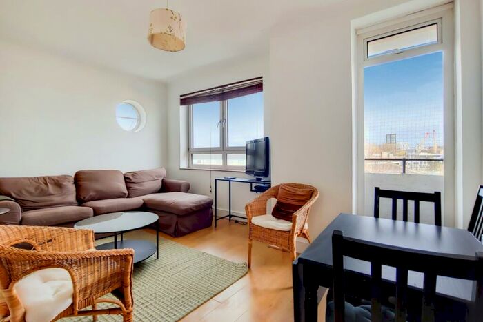 3 Bedroom Flat To Rent In Idonia Street, London, Greater London, SE8