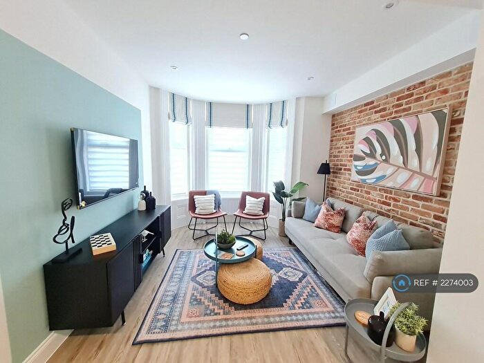 2 Bedroom Flat To Rent In St. Swithuns House, Bournemouth, BH1