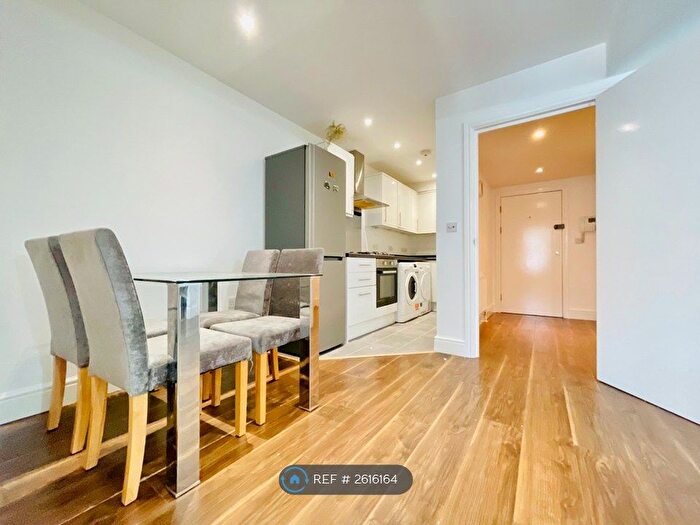 2 Bedroom Flat To Rent In Hoxton Street, London, N1