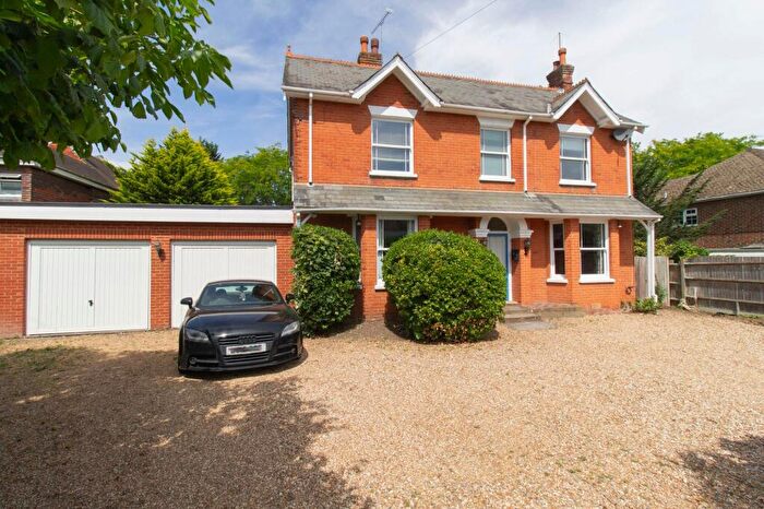 4 Bedroom Detached House To Rent In Pinewood Hill, Fleet, GU51