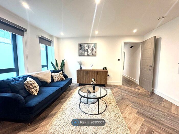 1 Bedroom Flat To Rent In Park Place, Cardiff, CF10