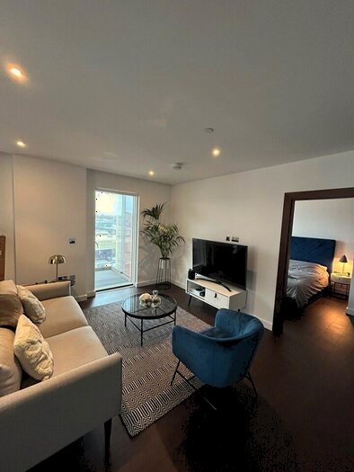 2 Bedroom Flat To Rent In Lexington Gardens, SW11