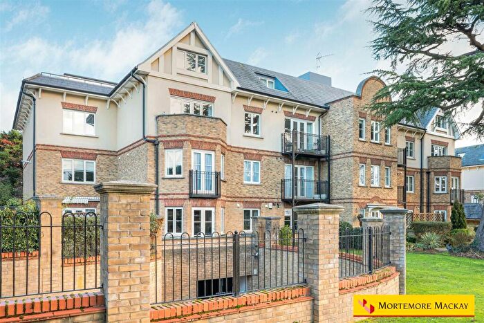 2 Bedroom Apartment For Sale In Village Road, Enfield, EN1