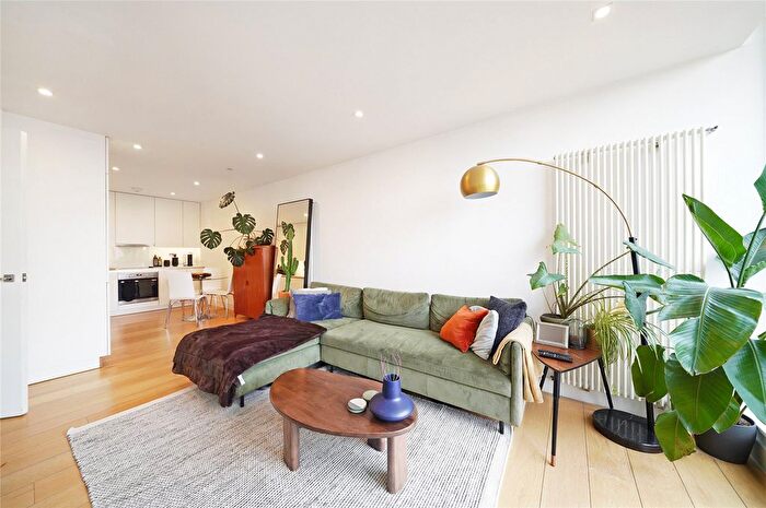 2 Bedroom Flat To Rent In Plumbers Row, Whitechapel, E1