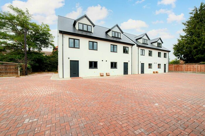 4 Bedroom Semi-Detached House To Rent In London Road, Sittingbourne, ME10