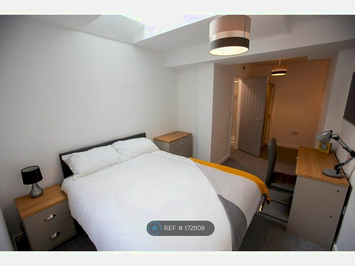 6 Bedroom End Of Terrace House To Rent In Charter Avenue, Coventry, CV4