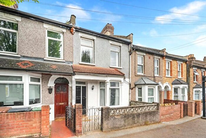 3 Bedroom Terraced House To Rent In Carlton Road, Walthamstow, London, E17