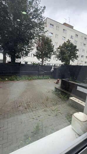 3 Bedroom Flat To Rent In Dickens Estate, London, SE1