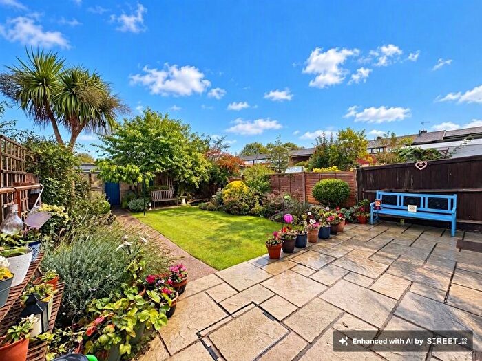 4 Bedroom Terraced House For Sale In Shepeshall, Basildon, SS15