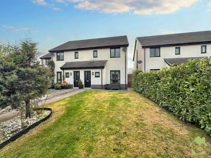 3 Bedroom Semi-Detached House For Sale In Pincroft Close, Catterall, PR3