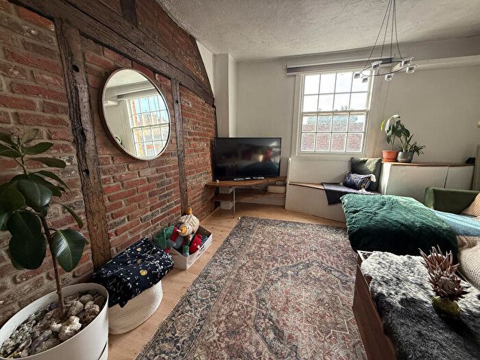 1 Bedroom Flat For Sale In High Street, Hemel Hempstead, Hertfordshire, HP1