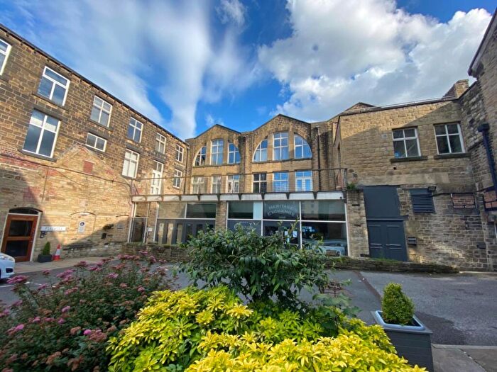1 Bedroom Apartment To Rent In Plover Road, Lindley, Huddersfield, HD3
