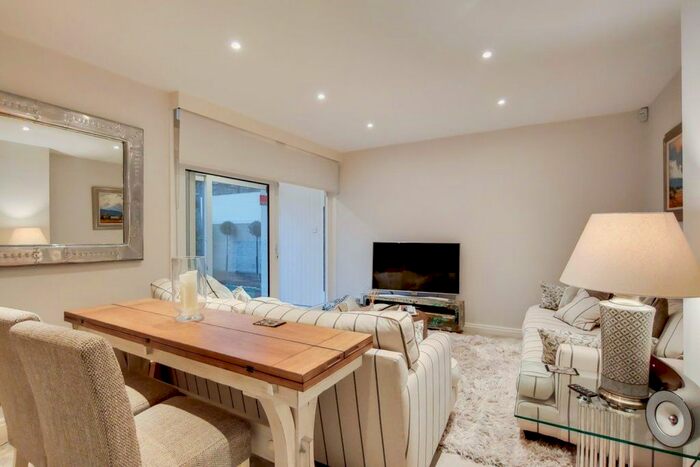 3 Bedroom Maisonette To Rent In Cedars Road, Clapham SW4