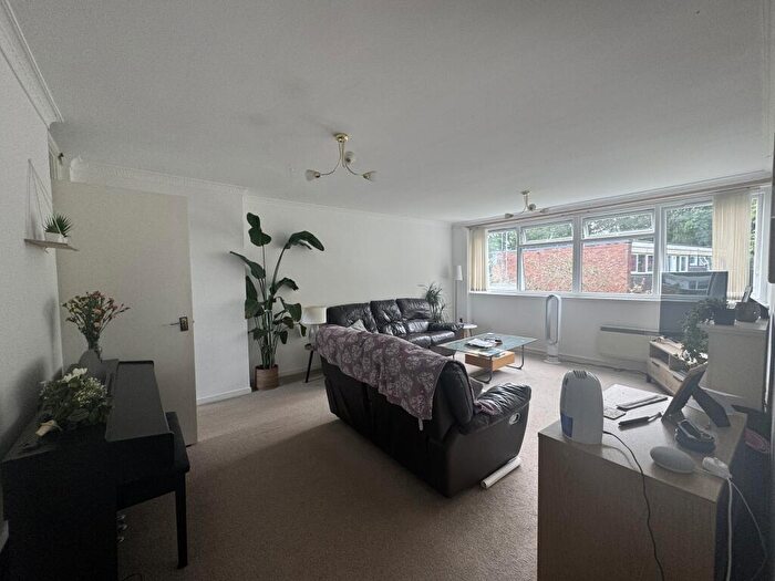 2 Bedroom Apartment To Rent In Cedarhurst, Birmingham, B32