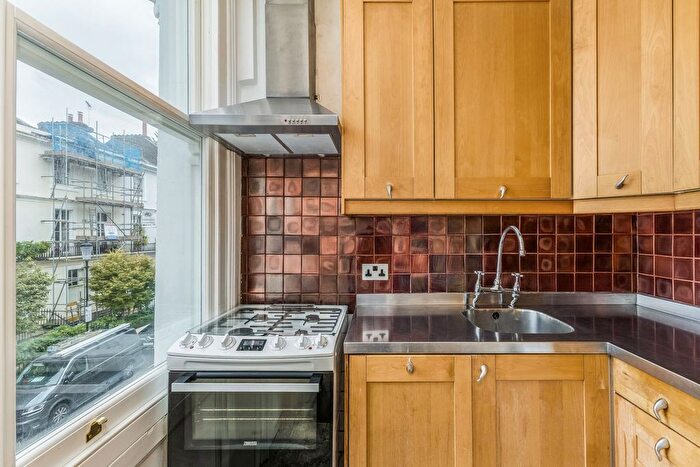 2 Bedroom Flat For Sale In Gordon Place, London, W8