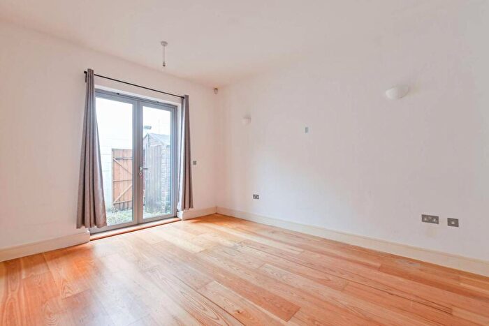 3 Bedroom Terraced House To Rent In Hermitage Road, Stoke Newington, London, N4