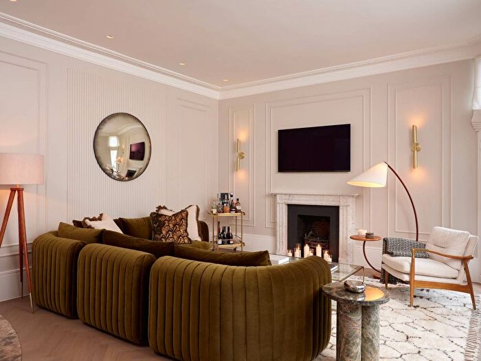 2 Bedroom Flat To Rent In Pont Street, Knightsbridge, London, SW1X