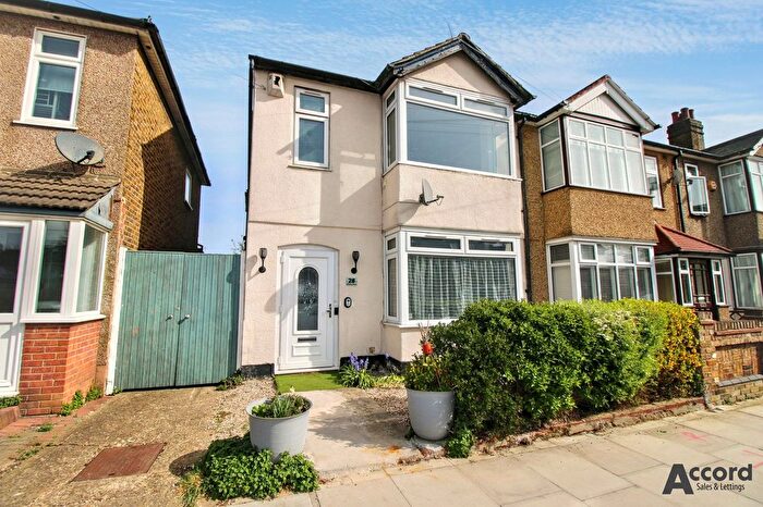 5 Bedroom End Terrace House To Rent In Mildmay Road, Romford, RM7