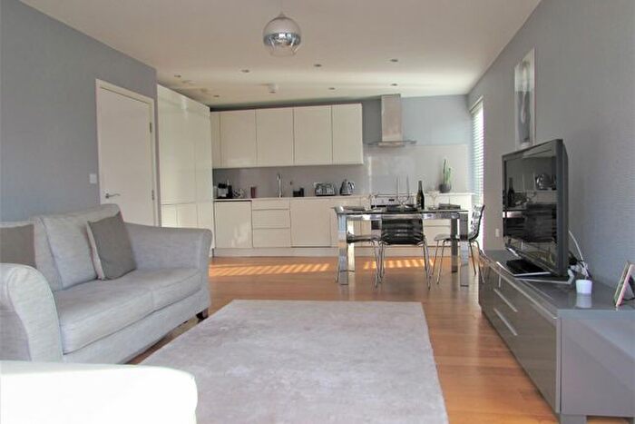 2 Bedroom Flat To Rent In Grade Close, WD6