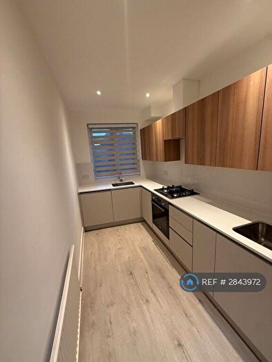 2 Bedroom Flat To Rent In Sunny Gardens Road, London, NW4