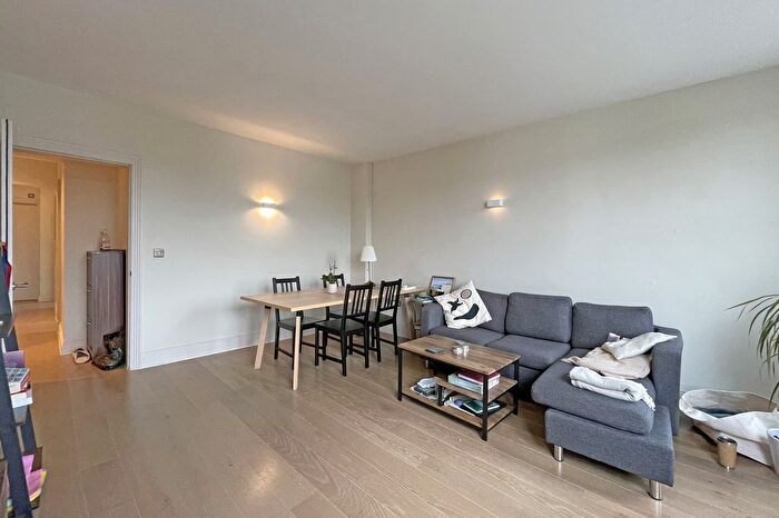 2 Bedroom Flat To Rent In Durnsford Road, London, SW19